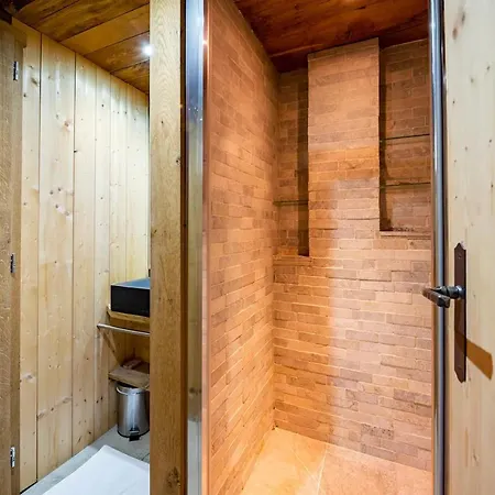 Ananda Avec Sauna, Baignoire Balneo Et Terrasse *