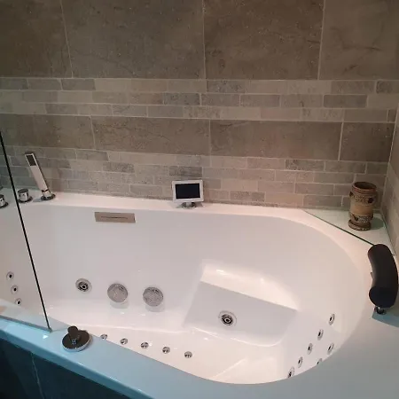 公寓 Ananda Avec Sauna, Baignoire Balneo Et Terrasse 霞慕尼